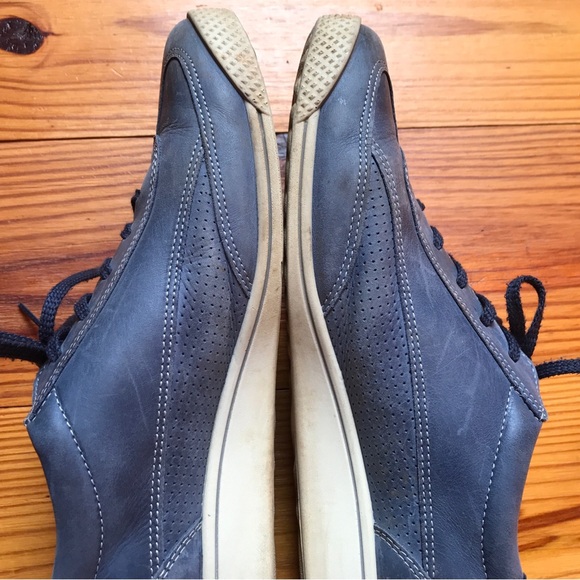 Ecco Light Blue Leather Sneakers, EUC, 39/8.5 - Picture 6 of 10